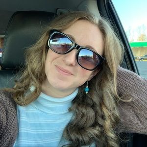 Meet your Posher, Casey